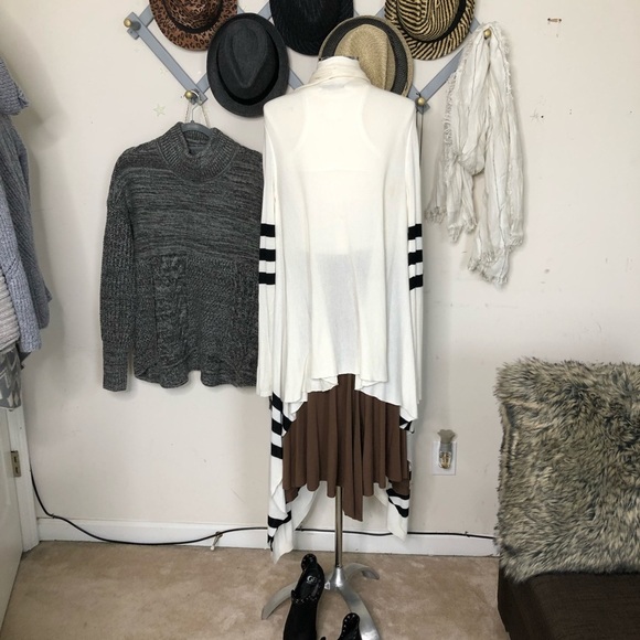 Forever 21 Open Front Shawl Cardigan - Picture 4 of 8